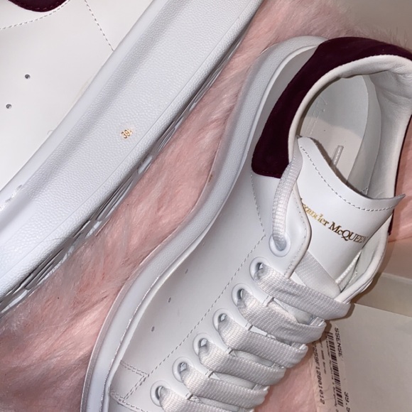 Alexander McQueen Oversized shoe - Picture 2 of 4